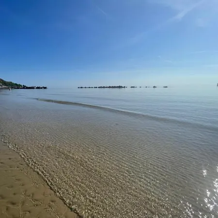 Cerry's Fronte Mare - Seaside & Sealight Apartment *